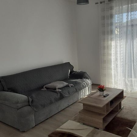 Sara Apartman Livezeni  Exteriér fotografie