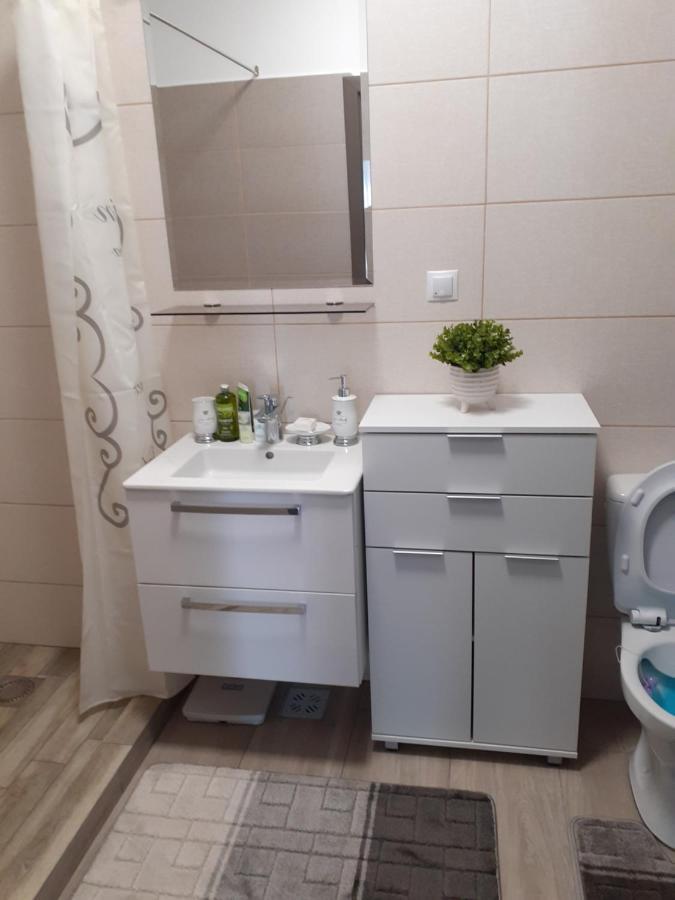 Sara Apartman Livezeni  Exteriér fotografie