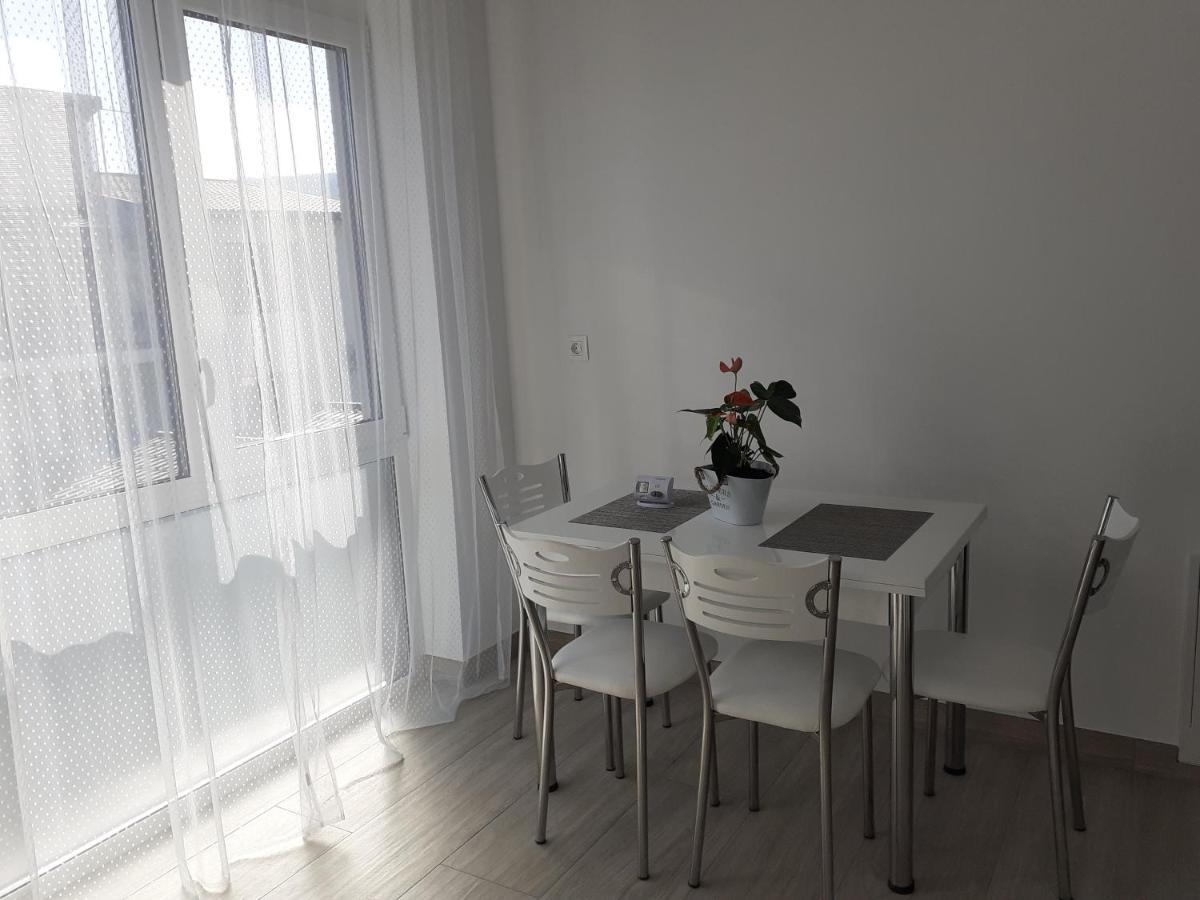 Sara Apartman Livezeni  Exteriér fotografie